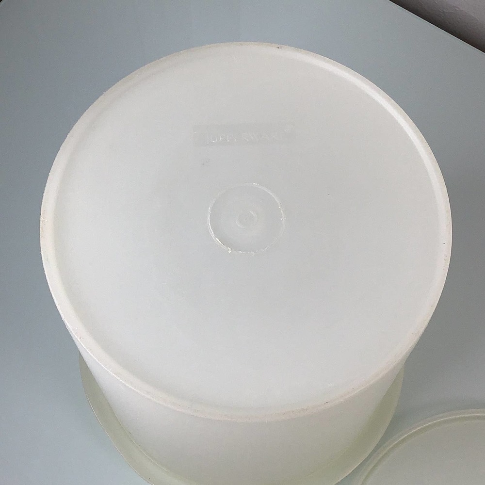 Vintage Tupperware X-Large Carry all Round food container with matching lid - Picture 8 of 9